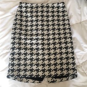 Checkered pencil skirt
